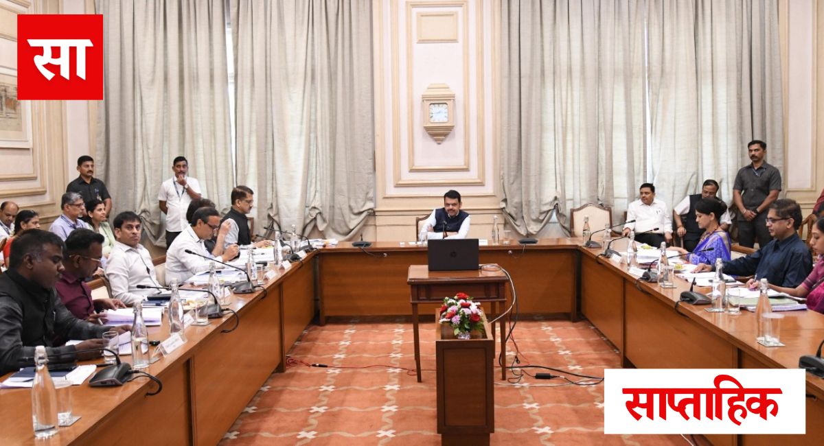 राज्यातील हवाई दळणवळणासाठी मुख्यमंत्री देवेंद्र फडणवीस यांनी विमानतळ प्रकल्पांना गती देण्याचे निर्देश दिले. विस्तारीकरण व सुविधांवर भर दिला जाईल.