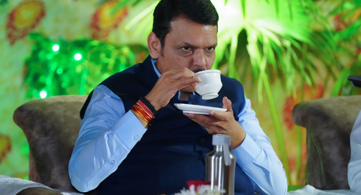 नागपूरच्या हिवाळी अधिवेशनात १७ विधेयक मंजूर, मुख्यमंत्री फडणवीस यांनी विदर्भ-मराठवाड्याच्या विकासासाठी महत्त्वाचे निर्णय जाहीर केले.