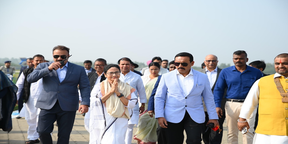 ममता बॅनर्जींच्या प्रयत्नांमुळे 95 मासेमारी करणारे मच्छिमार बांगलादेशमधून परतले, आर्थिक मदत व गंगासागर मेळा तयारीवर भर दिला.