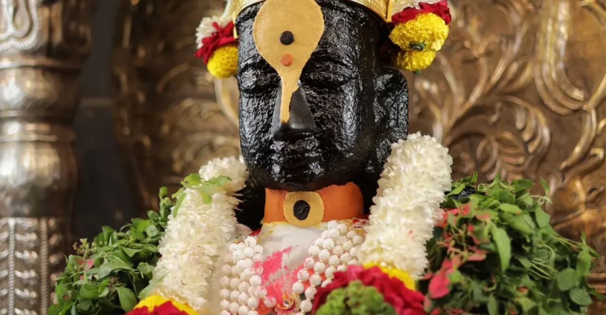 पंढरपूर ते अक्कलकोट किती किलोमीटर आहे, प्रवासासाठी कोणते मार्ग सोयीचे आहेत, बस-कार-रेल्वेने जाण्यास किती वेळ लागतो याची संपूर्ण माहिती मराठीत वाचा.